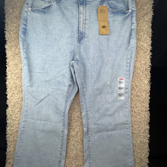 Levi's Plus Size Waisted Crop Flare Jeans, High Light Wash Size 20W NWT $70 - Picture 1 of 16